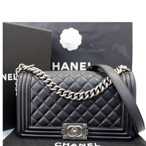 chanel medium boy shoulder bag